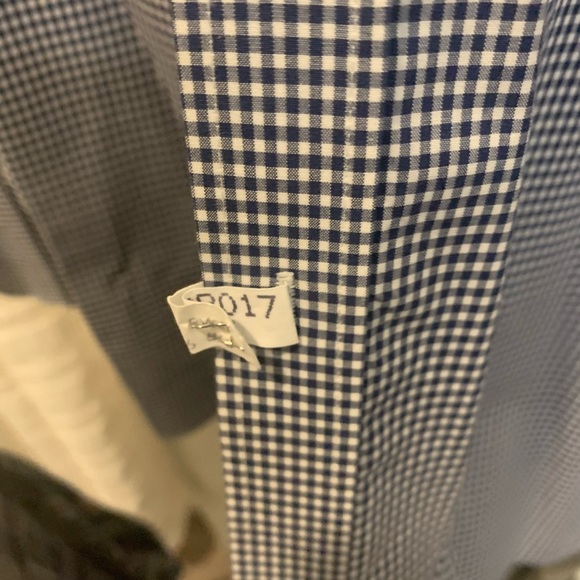 Button down - Picture 3 of 4